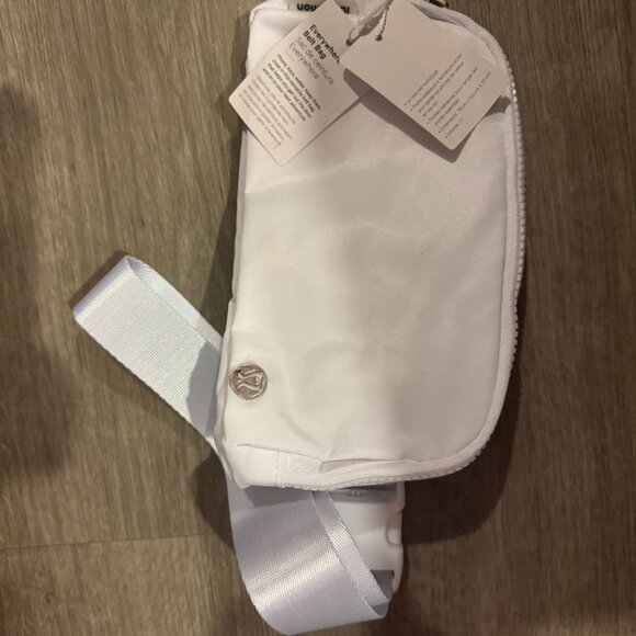 Lululemon Everywhere Belt Bag WHITE BRAND NEW Purse Crossbody 1L - Picture 2 of 5